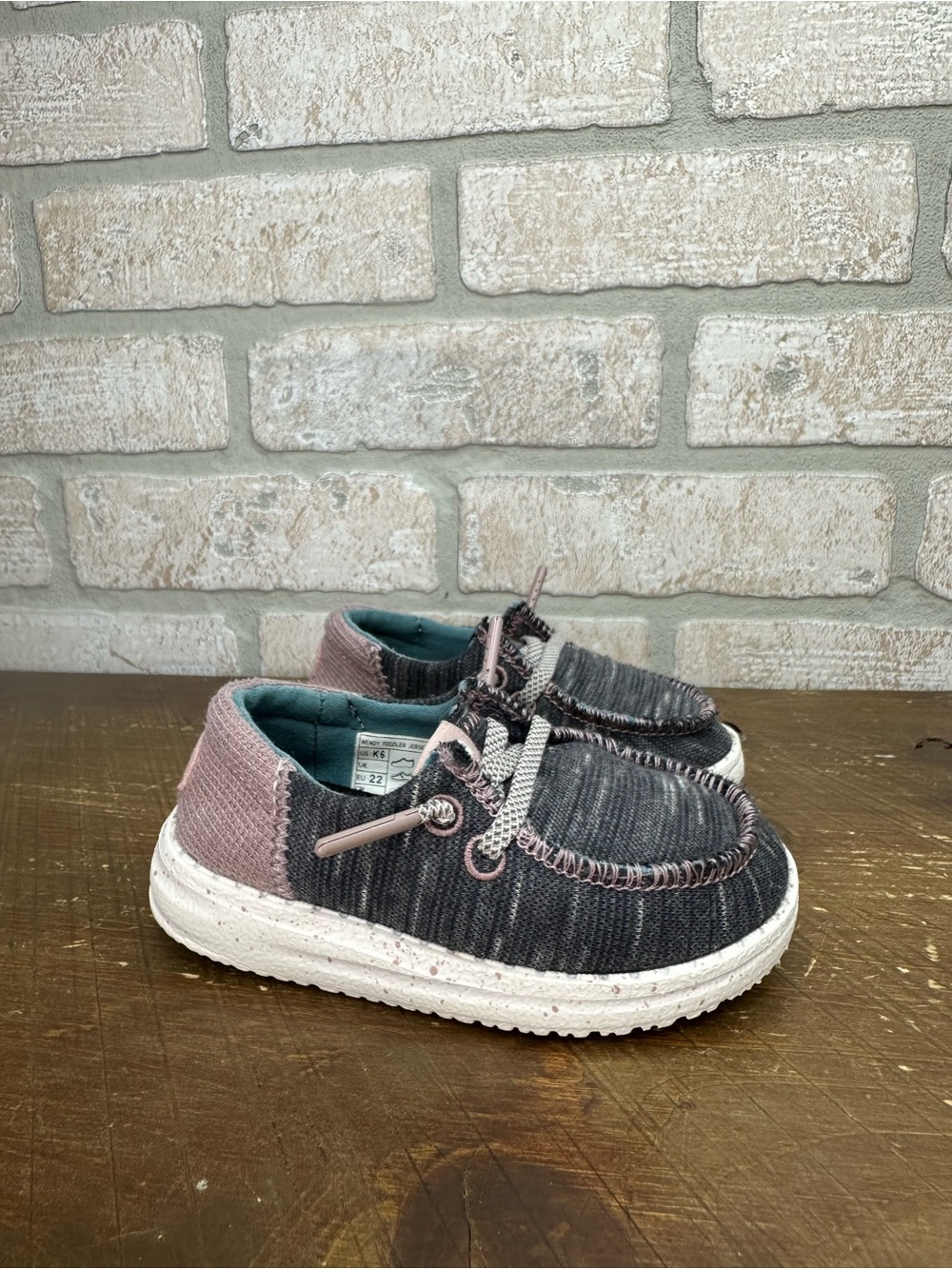 Girls Hey Dude Wendy Youth Jersey Pink/Grey Shoes Size 6c - 0394